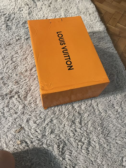 Празна кутия на louis vuitton