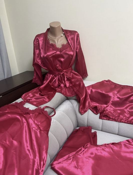 Pijama satin 5 piese (nouă)