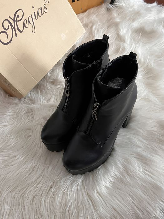 Дамски боти с ток Megias