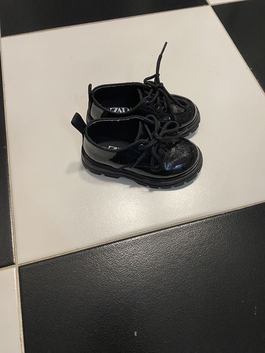 Vând pantofi fetițe Zara !