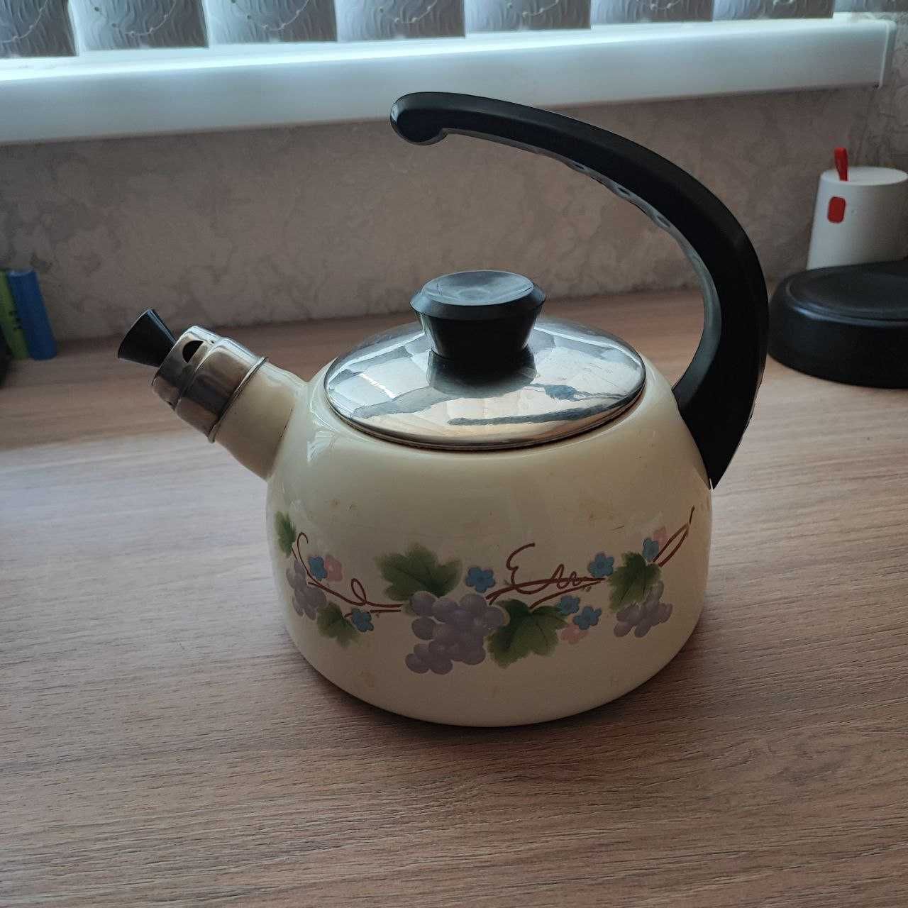 Продам чайник 2л, чайник 3л , бидон алюминиевый 8 л.