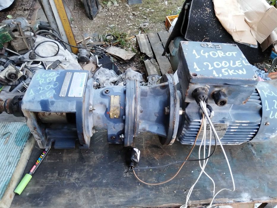 Motor electric cu reductor săpat fântâni forat
