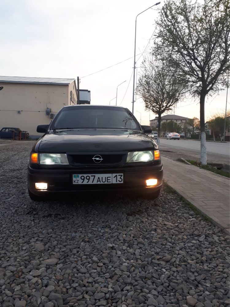 Opel vectra 1.8. Бензин