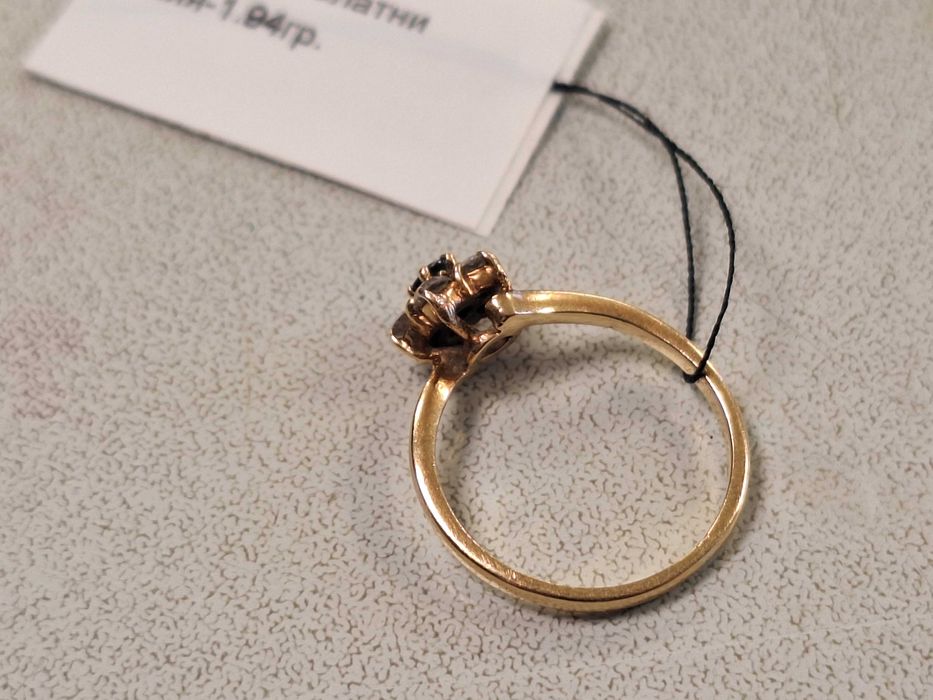 Дамски златен пръстен 1,94гр.