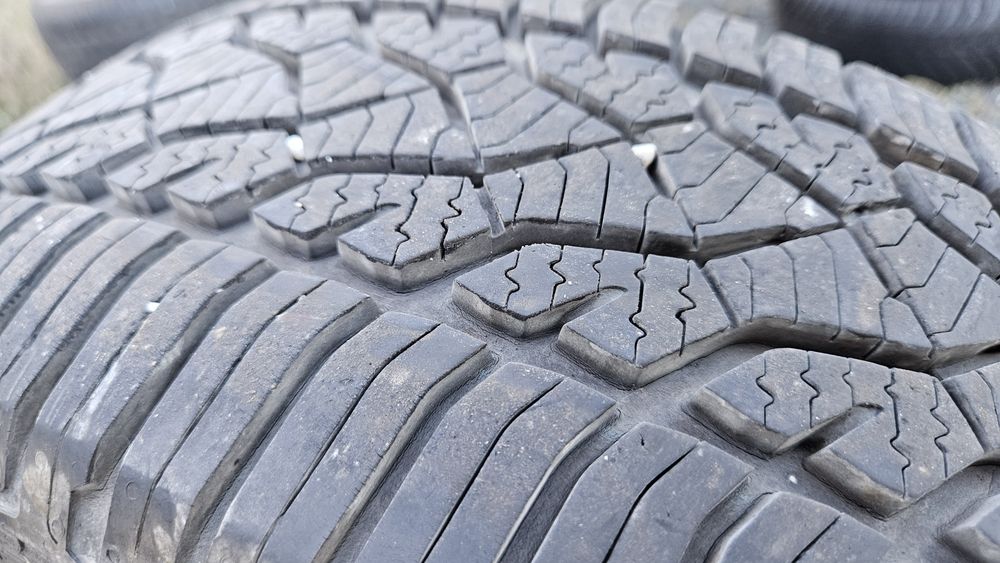 2бр гуми 195 50 15 дот 22 барум