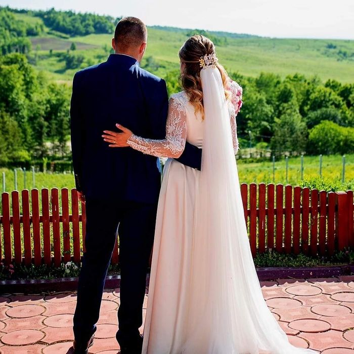 Vand rochie de mireasa marimea S-M