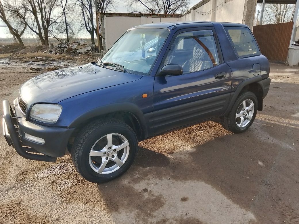 Продаётся Rav4 1995 года.