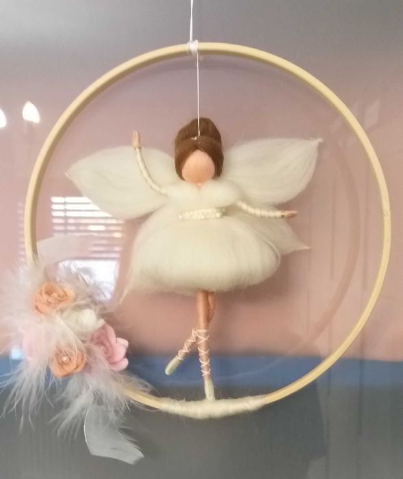 Zânuta balerină- Figurină din lână inspirată din pedagogia Waldorf.