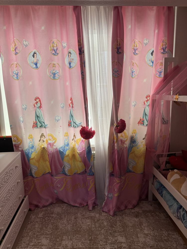 Продам шторы в детскую