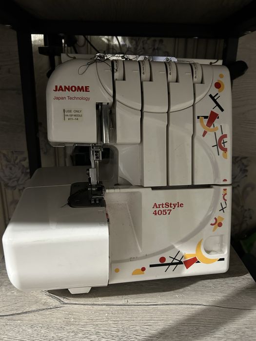 Продам оверлок janomi