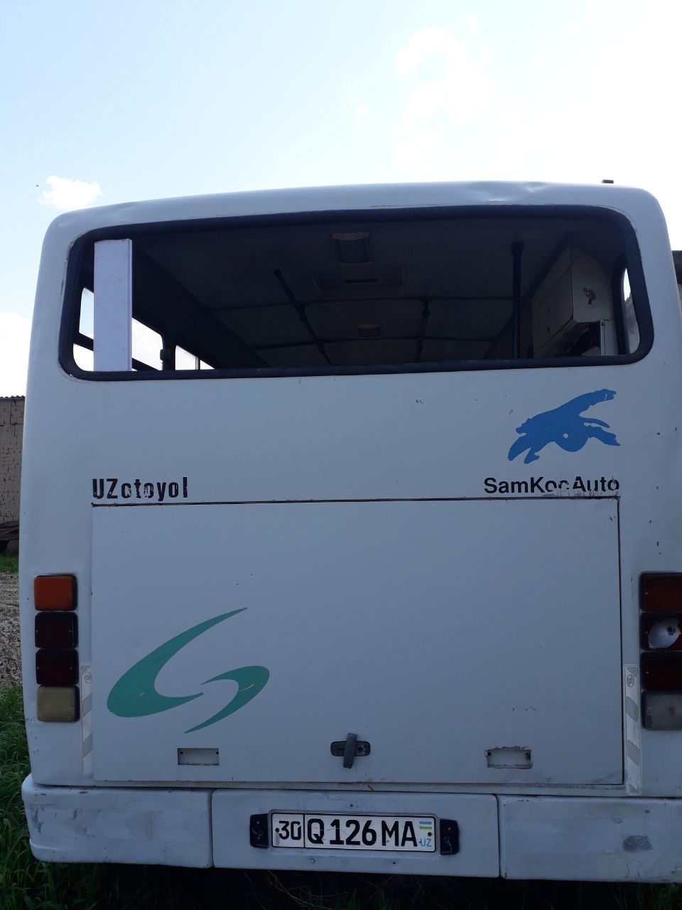 Isuzu otayo'l avtobus