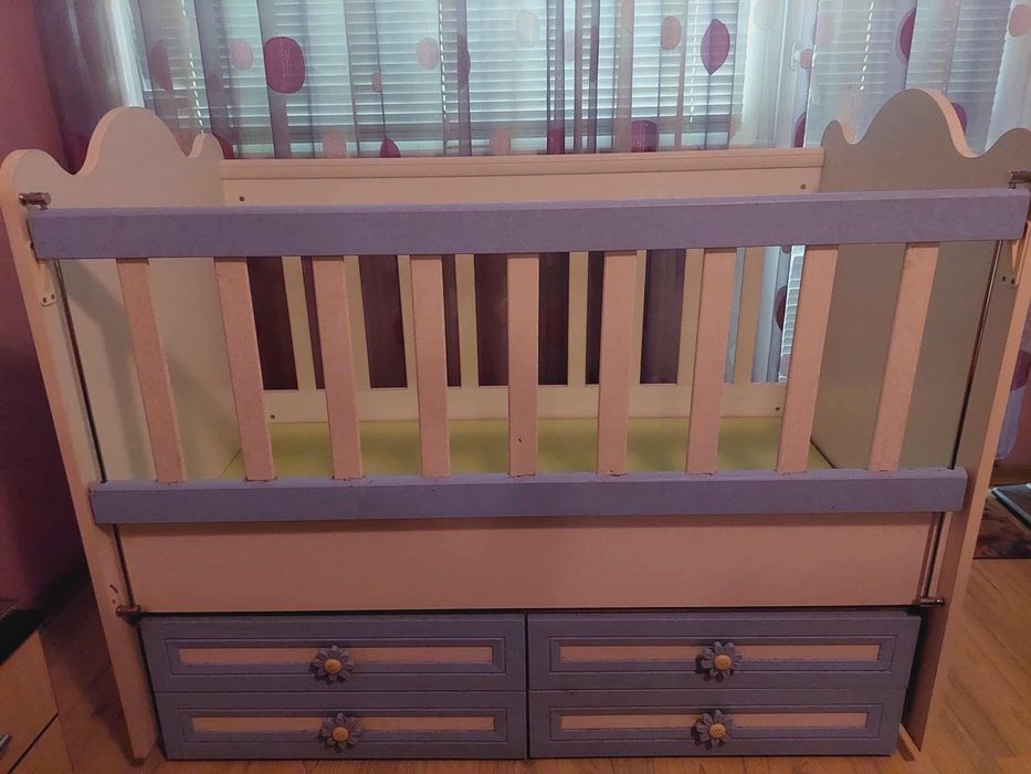 Бебешка люлееща кошара