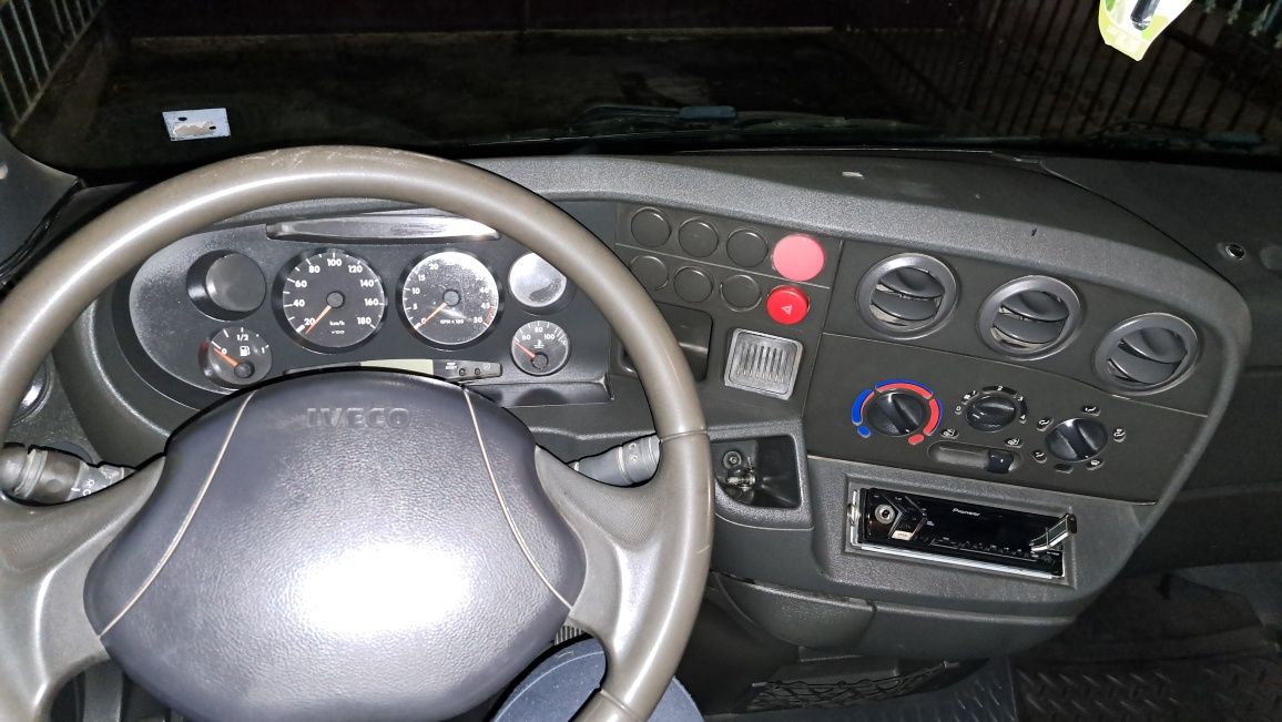 Vând Iveco Daily Doka.