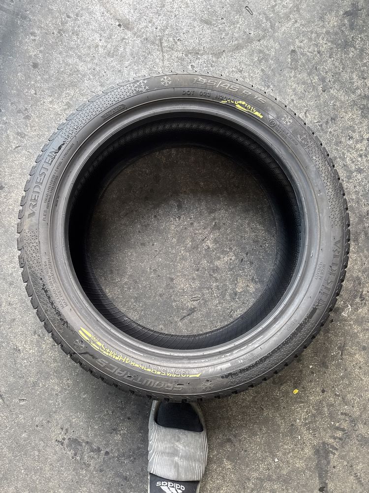 195/45/16 Vredestein M+S