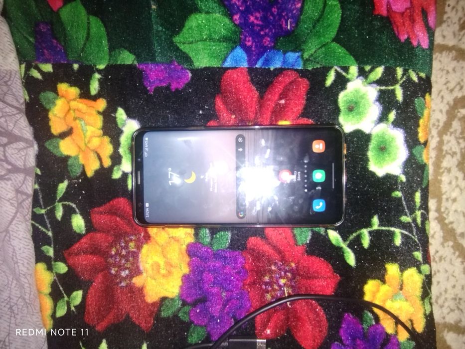 Samsung s 9 + не битый нету трешин в стекле и т.д  Память 6/256 Gb