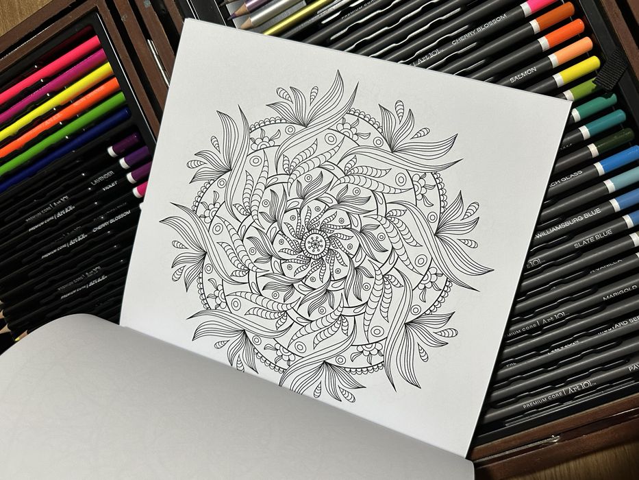 Carte de colorat mandala