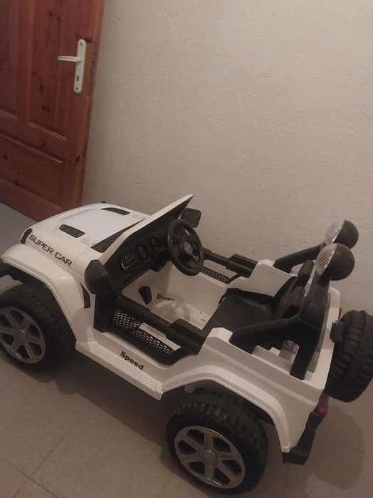 Акумолаторен джип