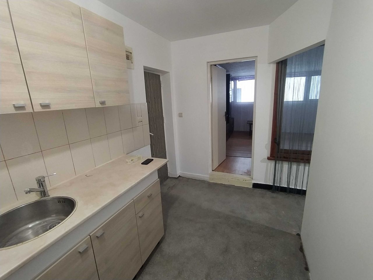 Продава се Двустаен апартамент в Стара Загора, Център - 76 кв.м за 856 €/кв.м - Снимка #5