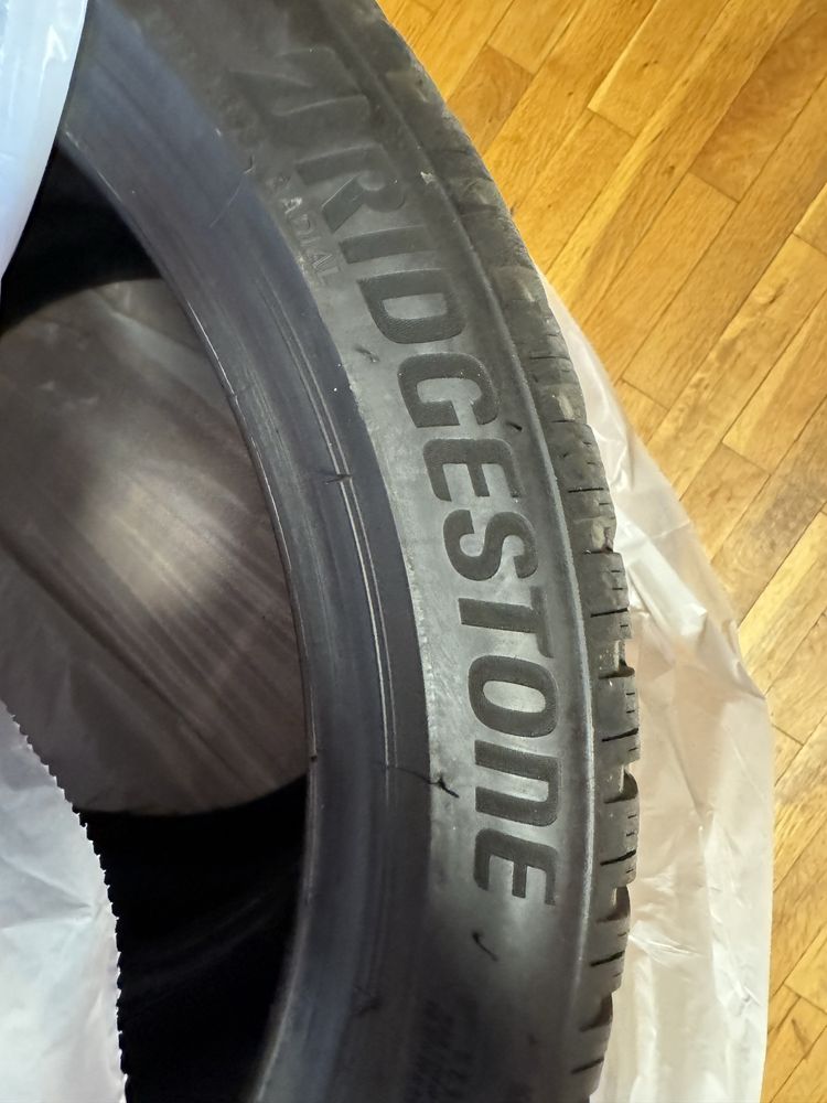 2 броя Зимни гуми BRIDGESTONE 245/40/18