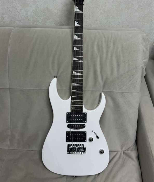 СРОЧНО!продам электрогитару