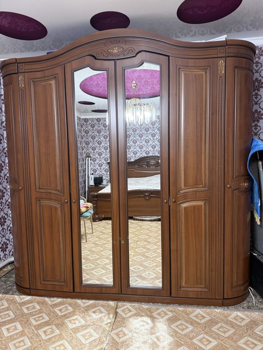 Продам срочно спальный гарниур