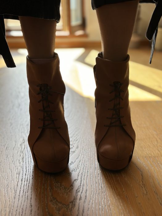 Ghete piele Mihaela Glavan