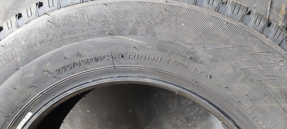 2БР. Нови ЗИМНИ гуми Lassa 235 65 16 C DOT2223