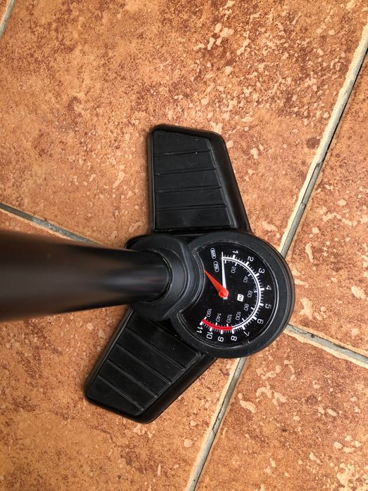 Bicicleta si pompa de vanzare