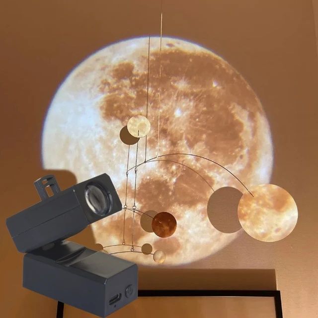 Proiector Lună cu poziție ajustabila, imagine clară și mare. Magnetic.