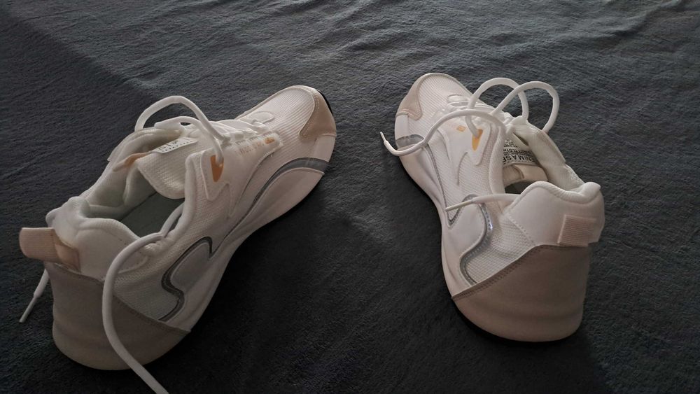 Adidas sport foarte eleganti !