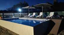 Vând piscina , ponton,umbrele, șezlong, accesorii