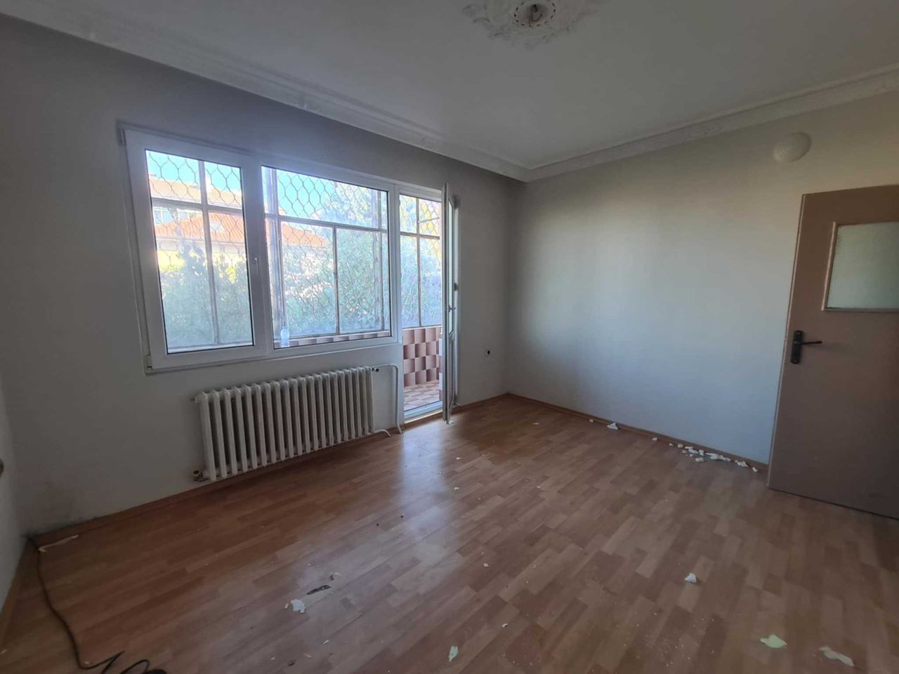 Продава се Четиристаен апартамент в Хасково, Македонски - 122 кв.м за 753 €/кв.м - Снимка #2