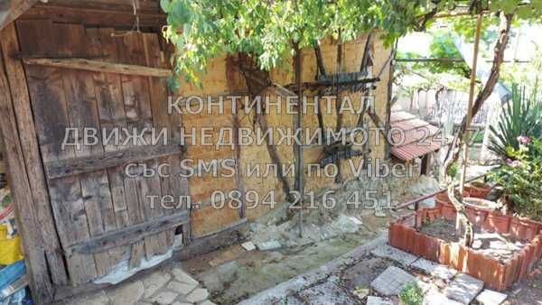 Двуетажна тухлена къща 110м2 с двор 500м2 отл. състояние - код 61875