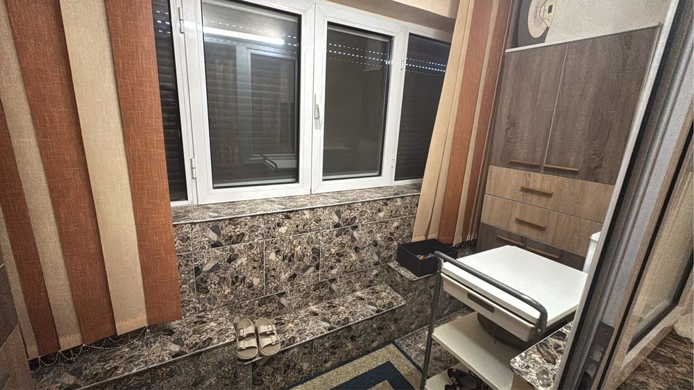 Inchiriez apartament cu 3 camere