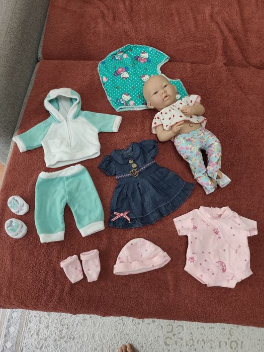 Кукла как настоящая со сменными вещами