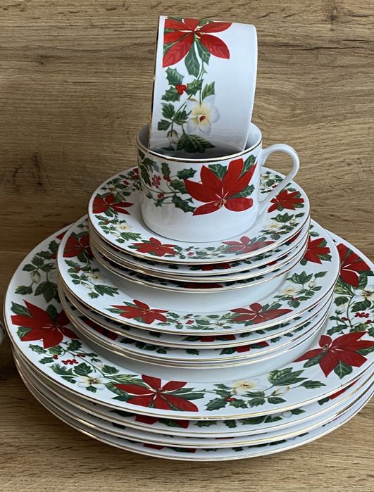 Коледен порцеланов сервиз- Gibson Poinsettia