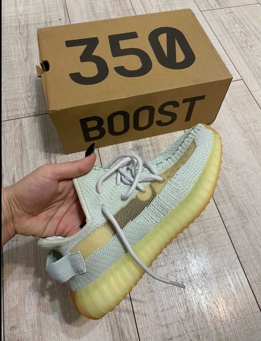 Кроссовки Adidas Boost женские 38 размер