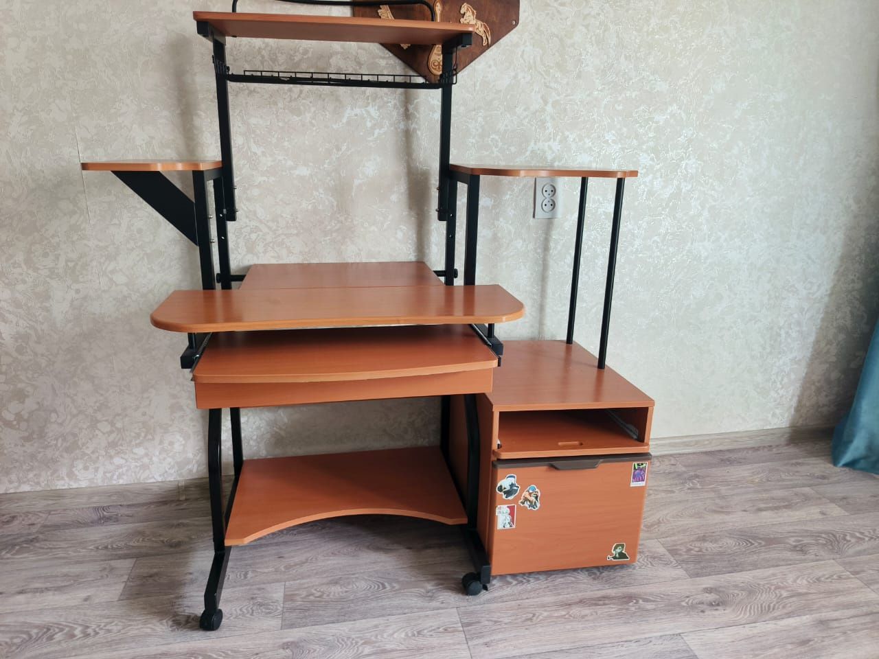 Продаётся парта школьная