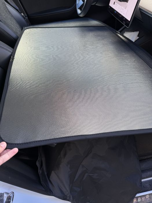 Сенник за Tesla Model Y