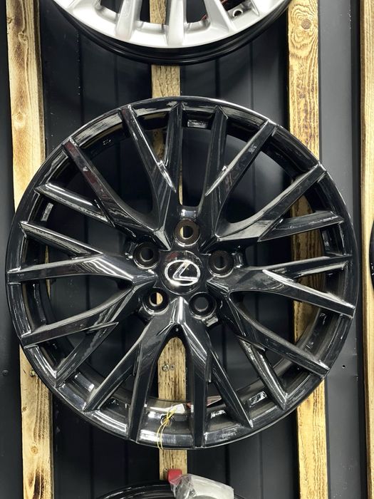Продам диски r18 с резиной