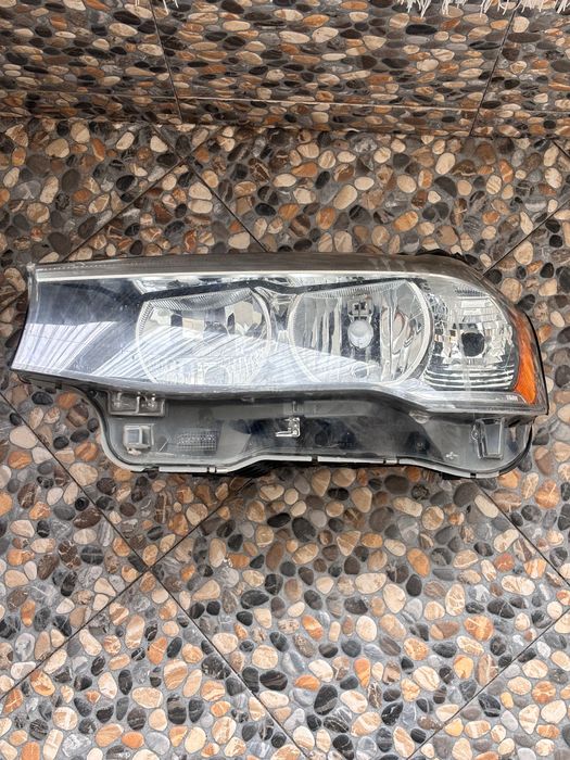 Фар за BMW F15 във добро състояние