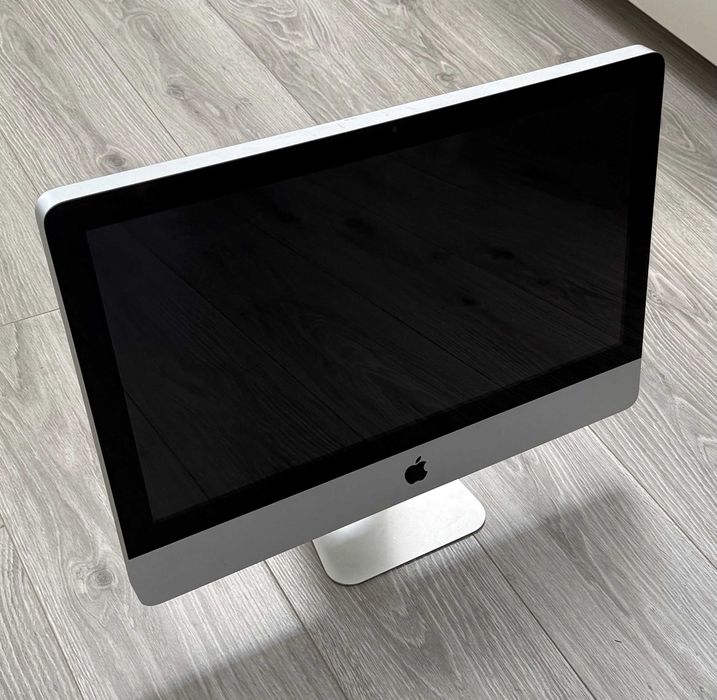 Vand iMac 21.5" cu placa video defecta