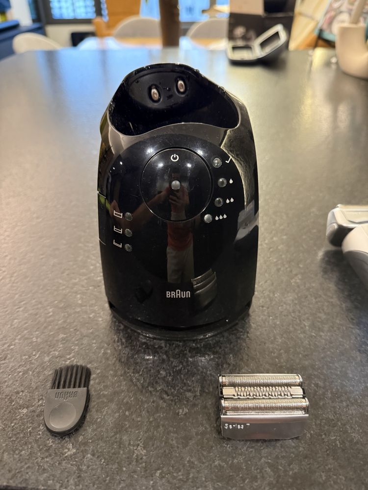 Braun series 8 с почистваща станция