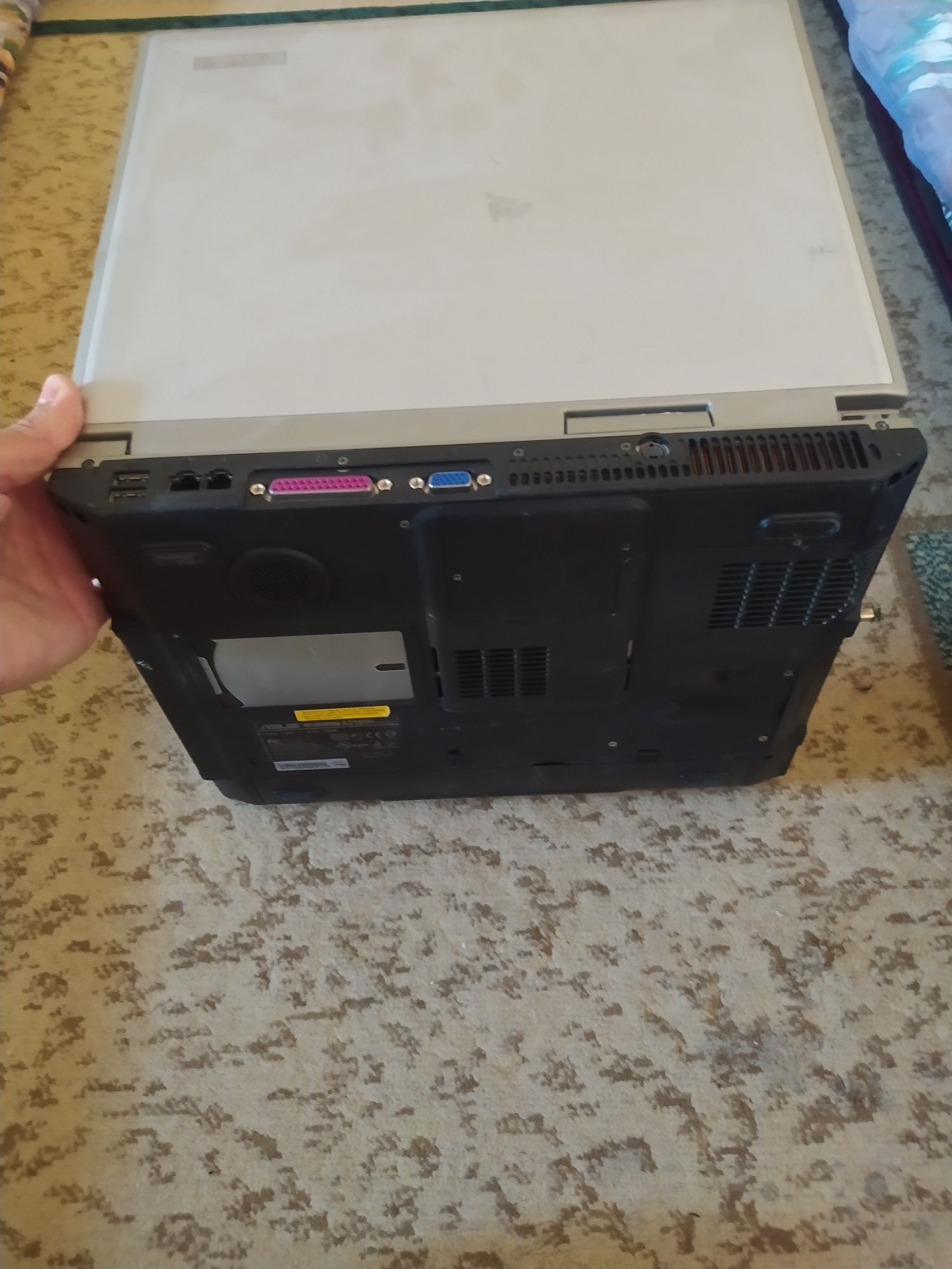 ASUS notebook  .