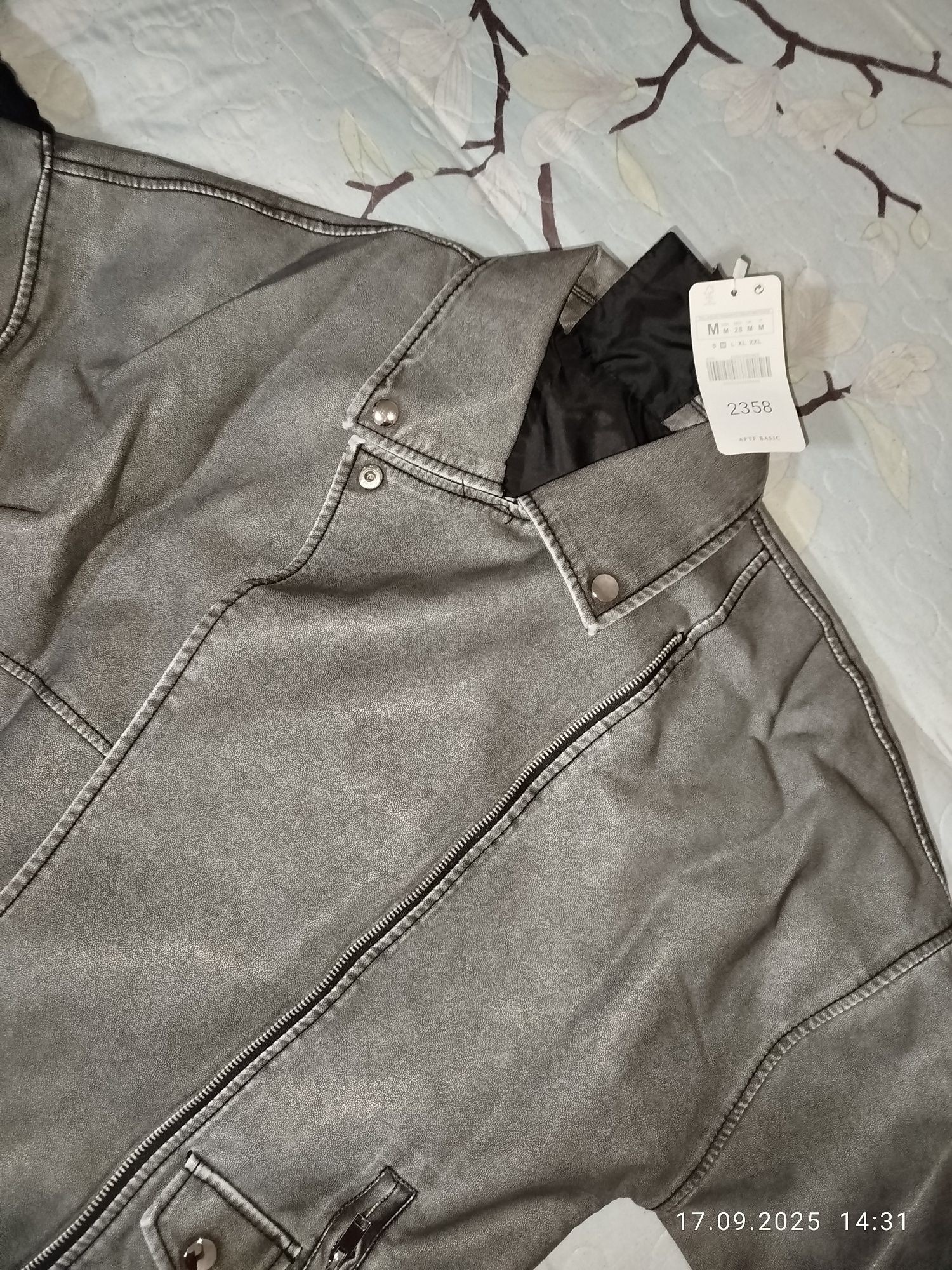 Продам новую кожаную куртку.