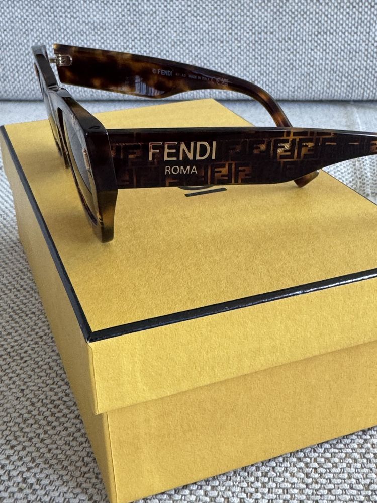Слънчеви очила Fendi