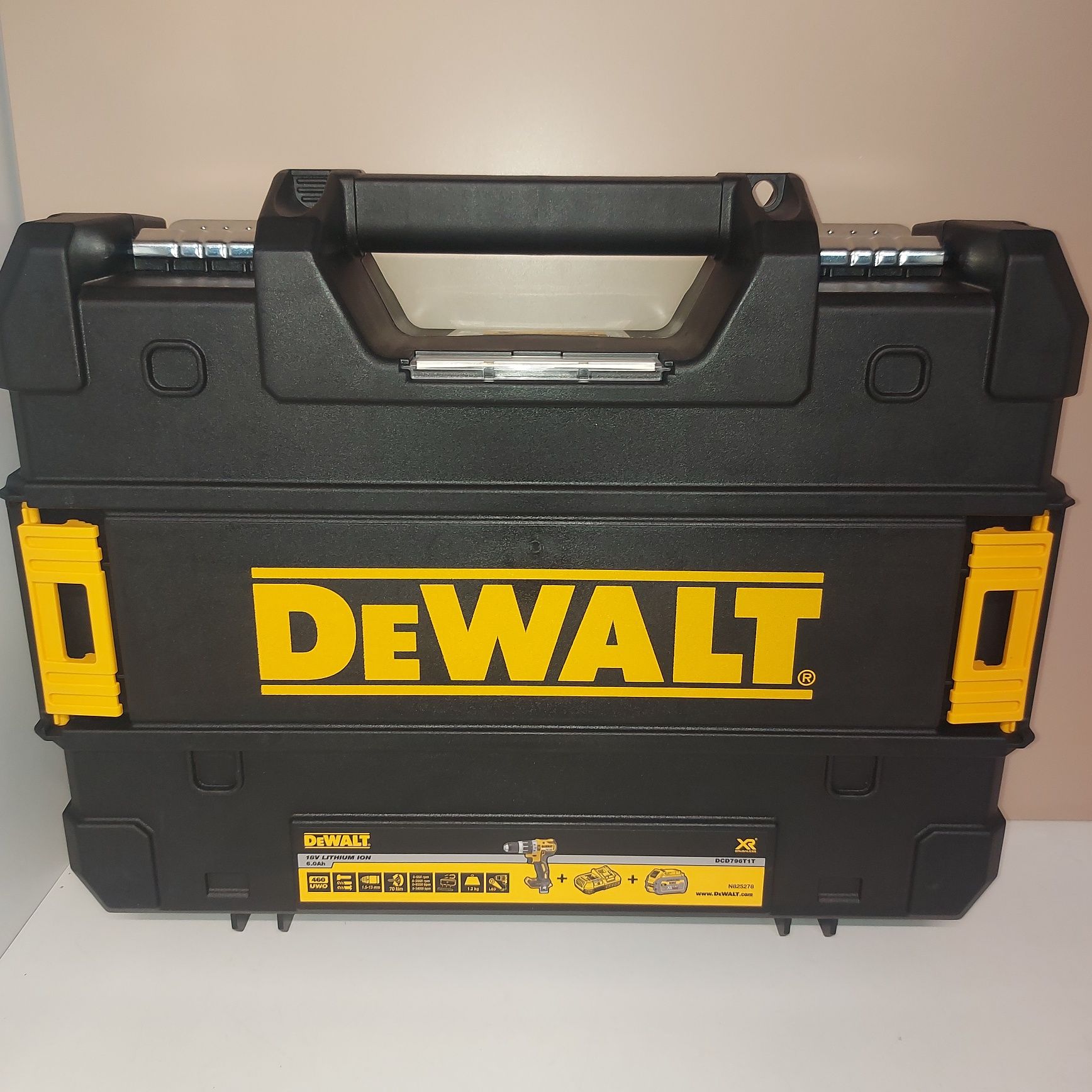 Нов празен куфар Dewalt TSTAK 1