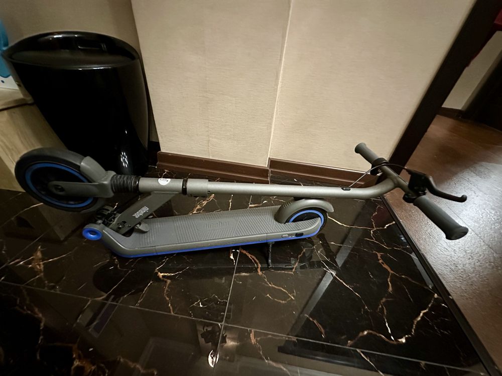 Продается электросамокат Ninebot eKickScooter Zing E10, оригинал.