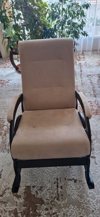 Продам кресло(креслокачалку)