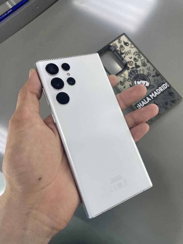 S22 ultra 5G.  Ideall